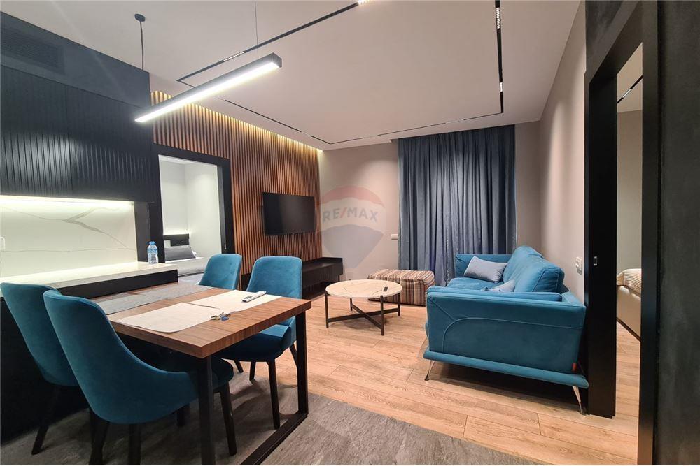 Rruga e Barrikadave – Rruga Barrikadave – Qendër, Shqipëri