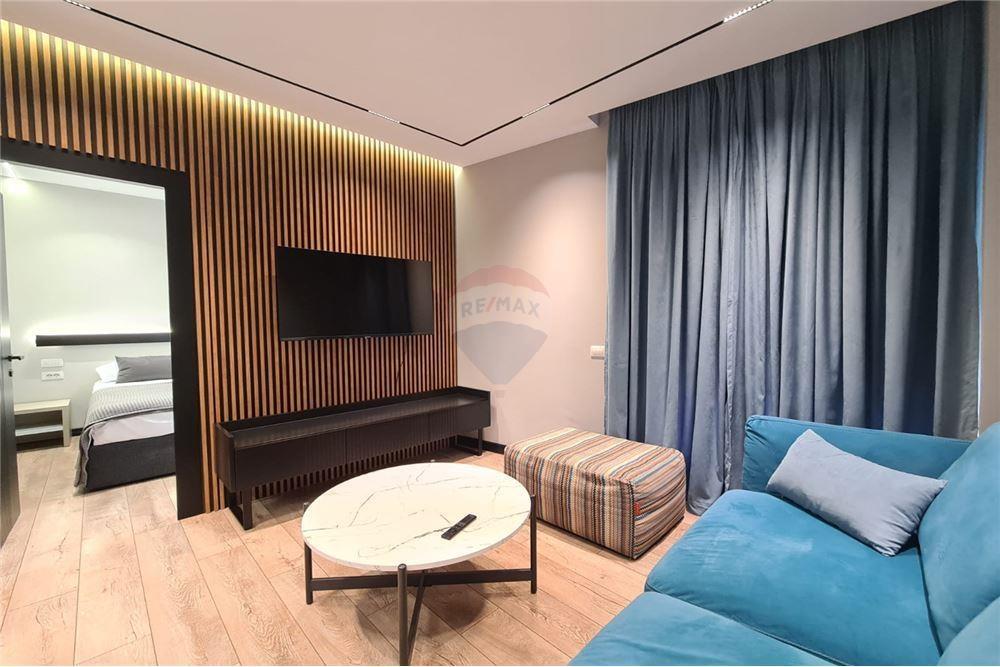 Rruga e Barrikadave – Rruga Barrikadave – Qendër, Shqipëri