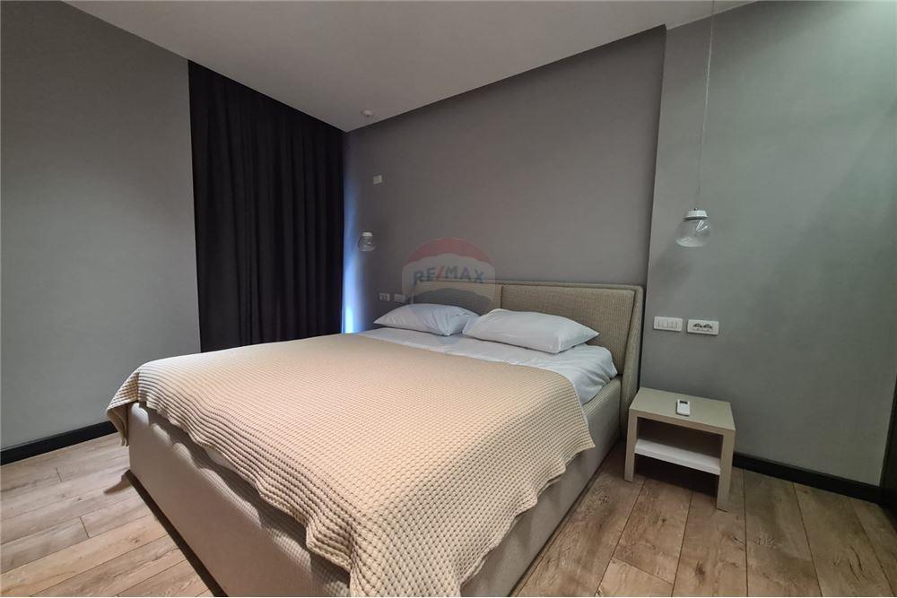 Rruga e Barrikadave – Rruga Barrikadave – Qendër, Shqipëri