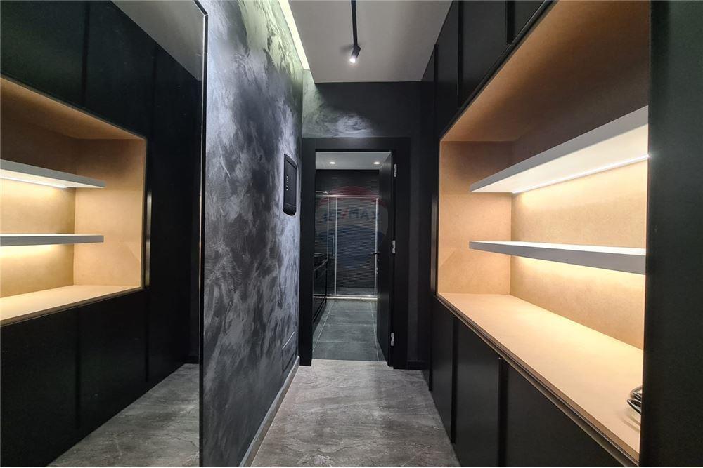 Rruga e Barrikadave – Rruga Barrikadave – Qendër, Shqipëri