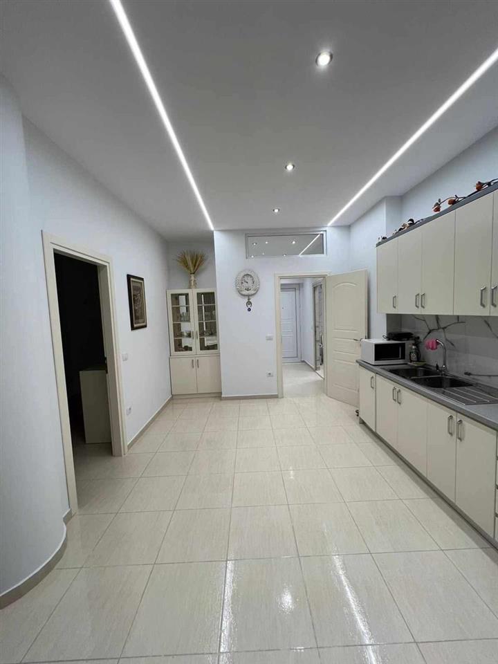 JEPET ME QERA APARTAMENT 1+1 PERBALL KLINIKA BAKAJ