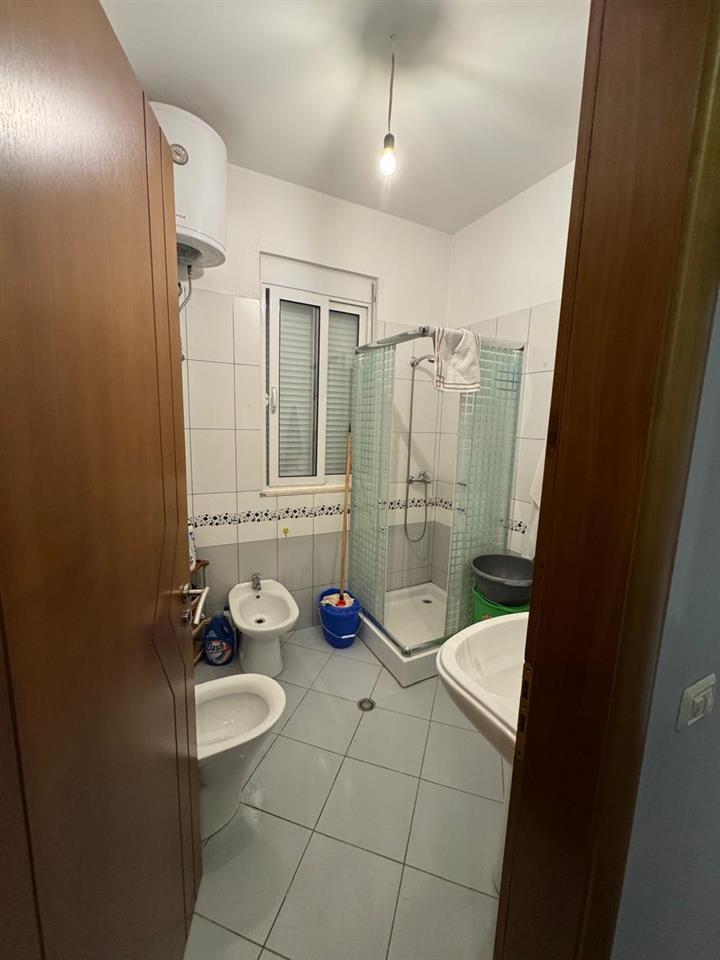 SHITET APARTAMENT 2+1+2 TE RRUGA E CIPAJVE