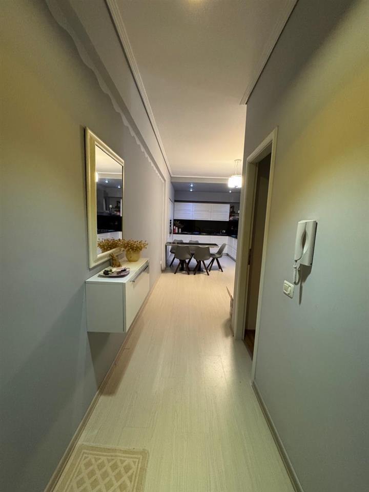 SHITET APARTAMENT 2+1+2 TE RRUGA E CIPAJVE