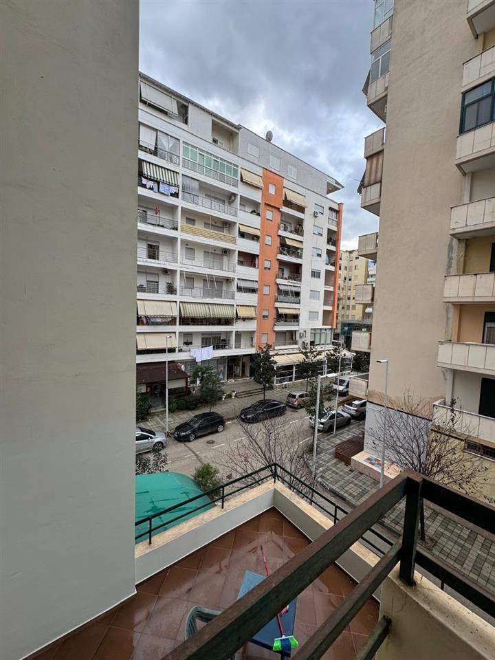 SHITET APARTAMENT 2+1+2 TE RRUGA E CIPAJVE