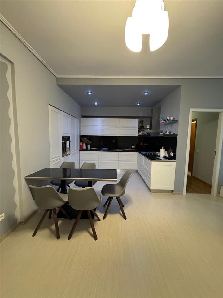 SHITET APARTAMENT 2+1+2 TE RRUGA E CIPAJVE