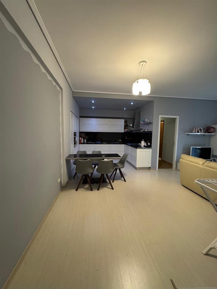 SHITET APARTAMENT 2+1+2 TE RRUGA E CIPAJVE