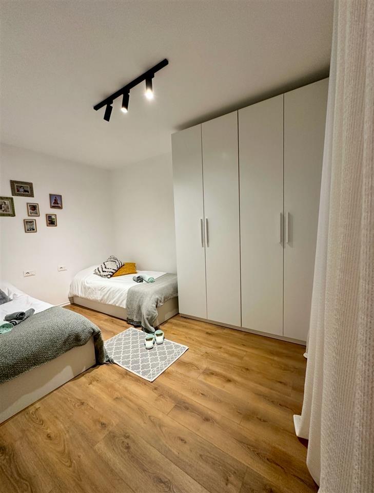 Apartament teresisht i rinovuar prane Liqenit Artificial