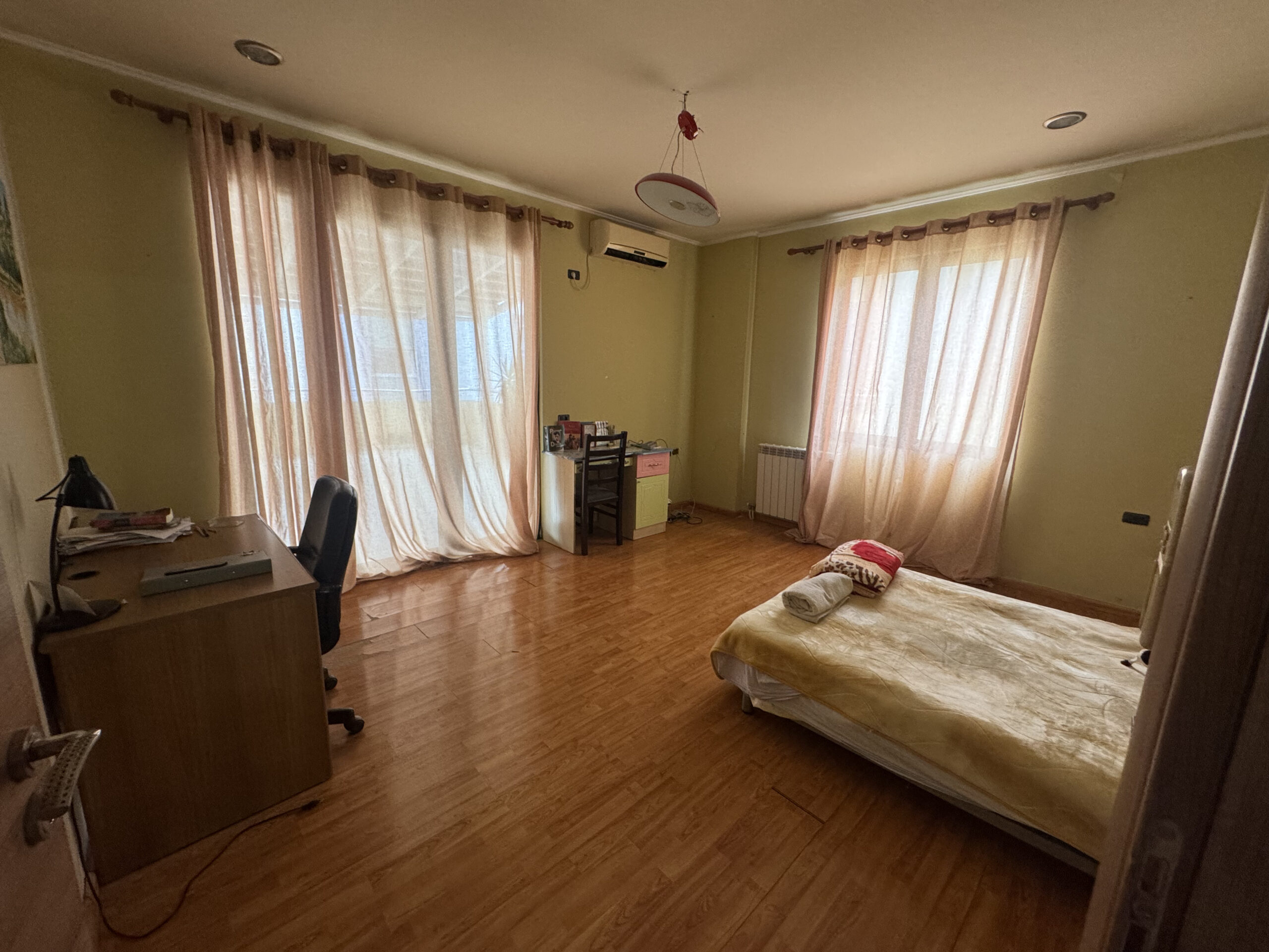 Shitet Penthouse 3+2 Bulevardi Palmave