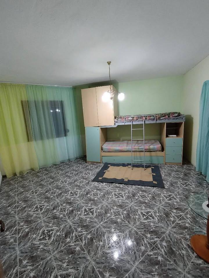 Jepet apartament me qira| Pamje deti