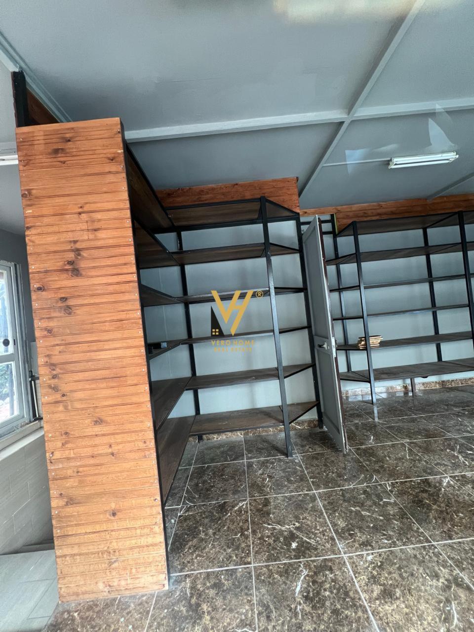 AMBIENT 200M2 TE ISH PARKU 750 EURO