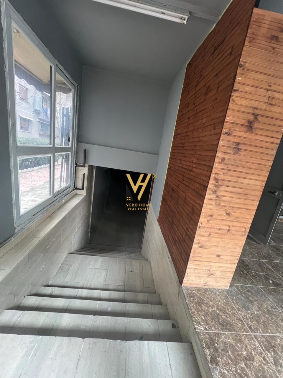 AMBIENT 200M2 TE ISH PARKU 750 EURO