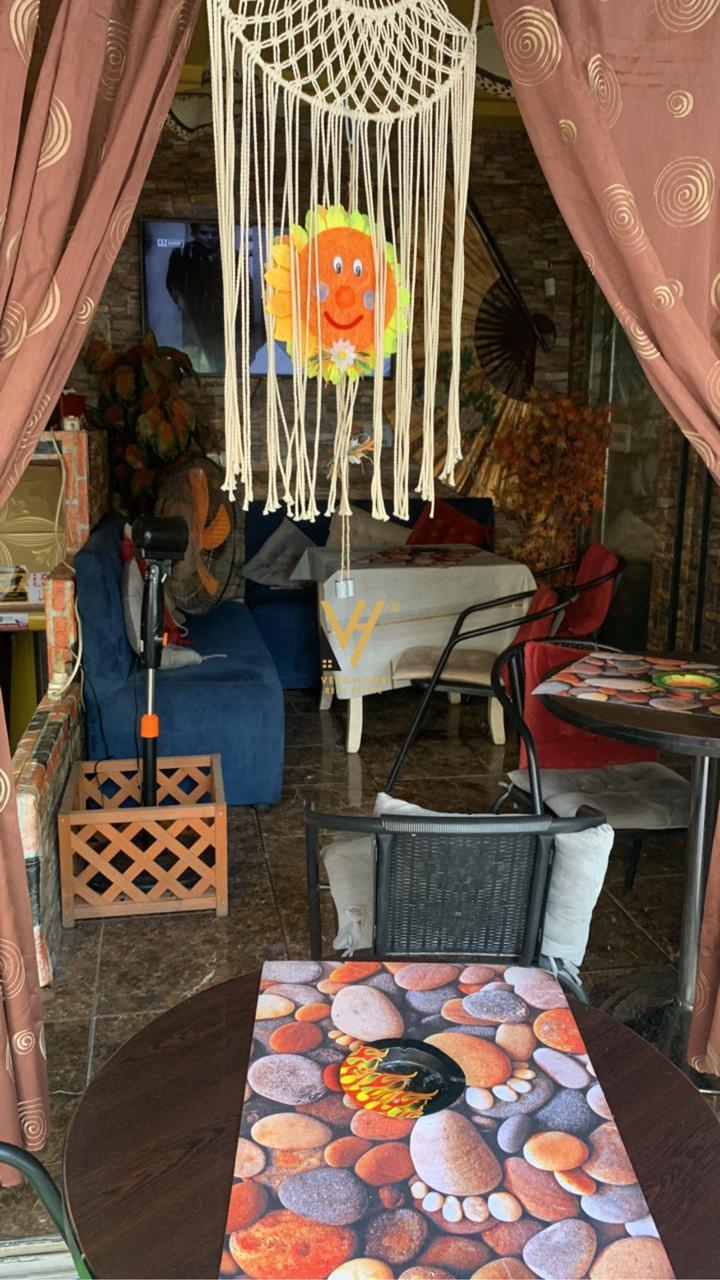 BAR KAFE 300M2 TE ISH PARKU 1.200 EURO