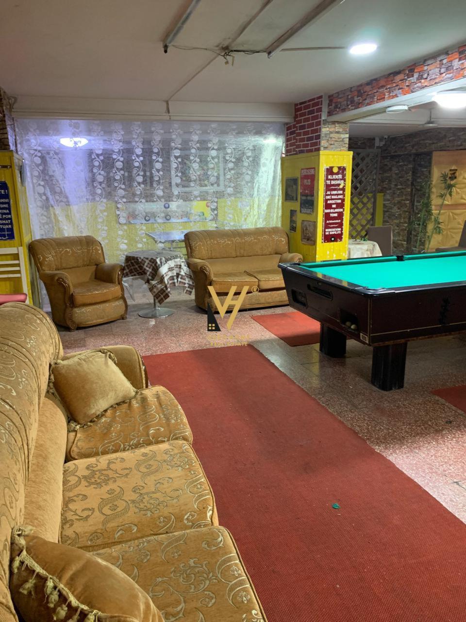 BAR KAFE 300M2 TE ISH PARKU 1.200 EURO