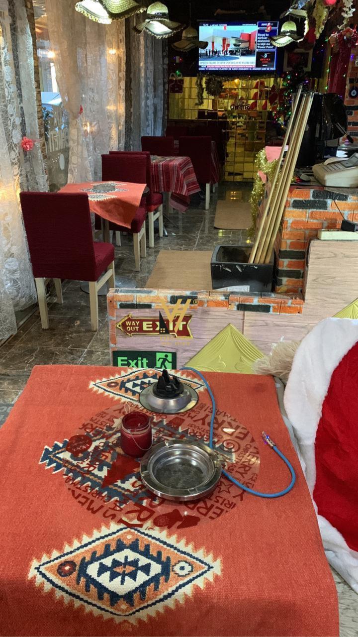 BAR KAFE 300M2 TE ISH PARKU 1.200 EURO