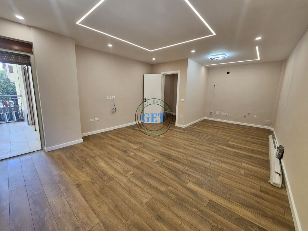 Shitet, Apartament 2+1,Qender, Durres!