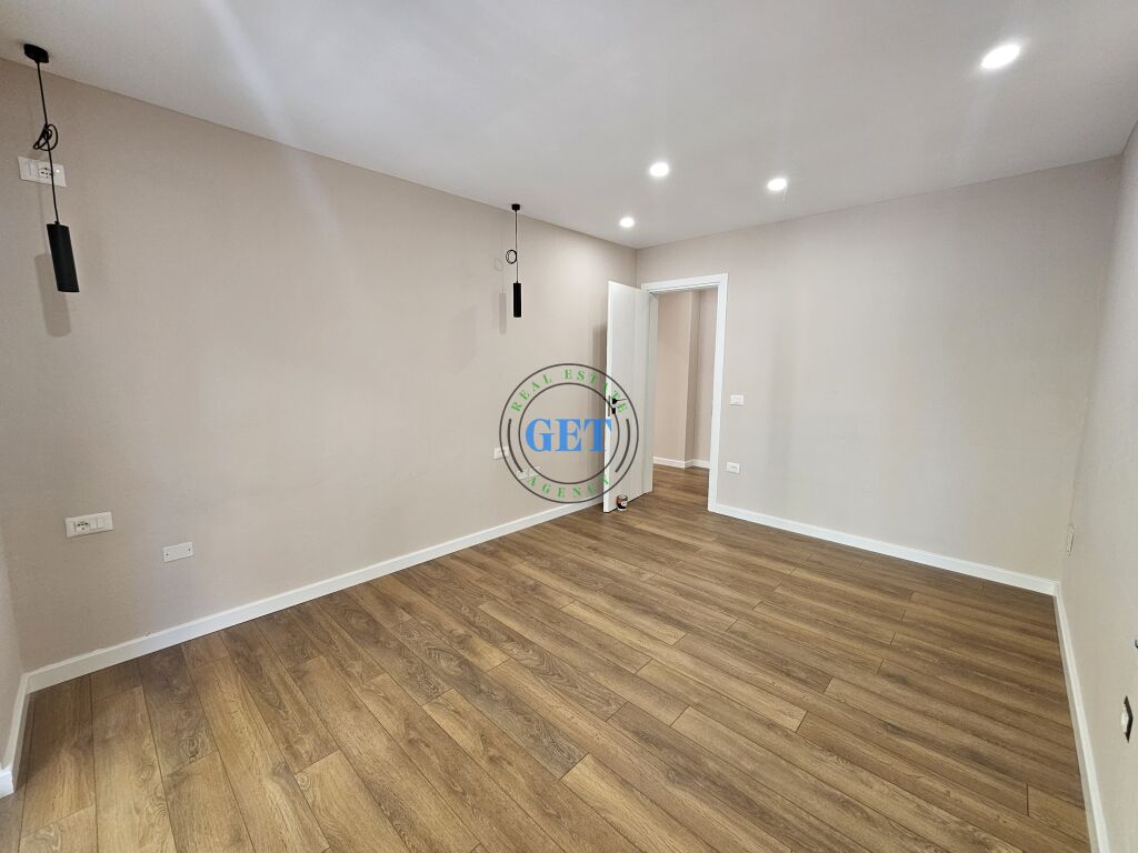 Shitet, Apartament 2+1,Qender, Durres!