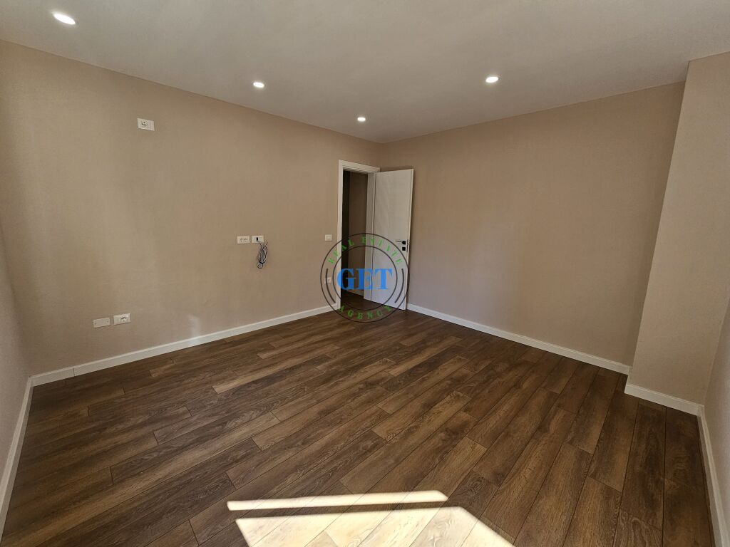 Shitet, Apartament 2+1,Qender, Durres!