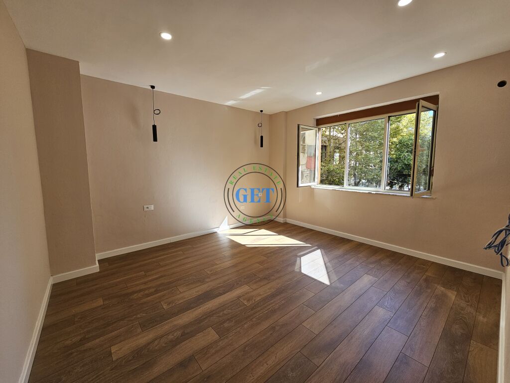 Shitet, Apartament 2+1,Qender, Durres!