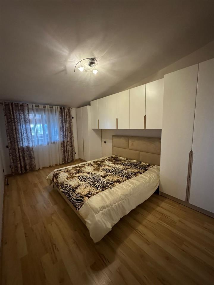 Kavaje,papafingo 3+1 +verande te bollshme,rruga “Kavaljon”.