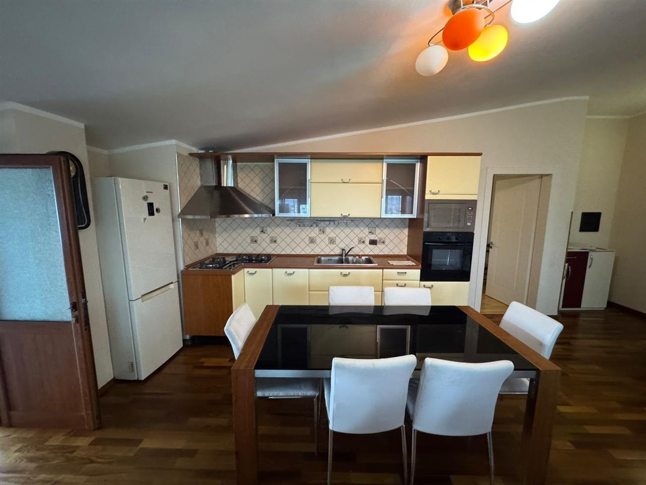 Kavaje,papafingo 3+1 +verande te bollshme,rruga “Kavaljon”.