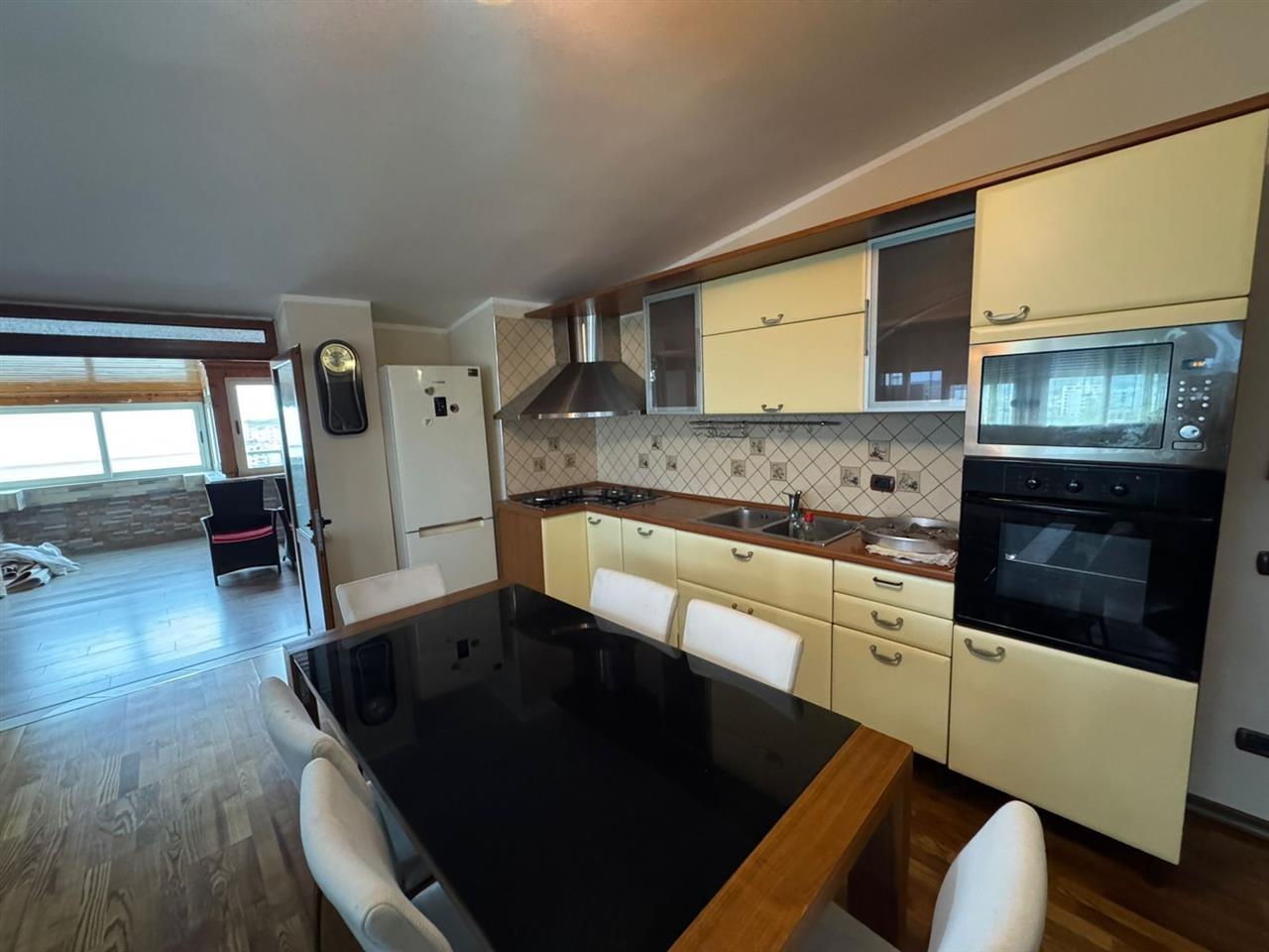 Kavaje,papafingo 3+1 +verande te bollshme,rruga “Kavaljon”.