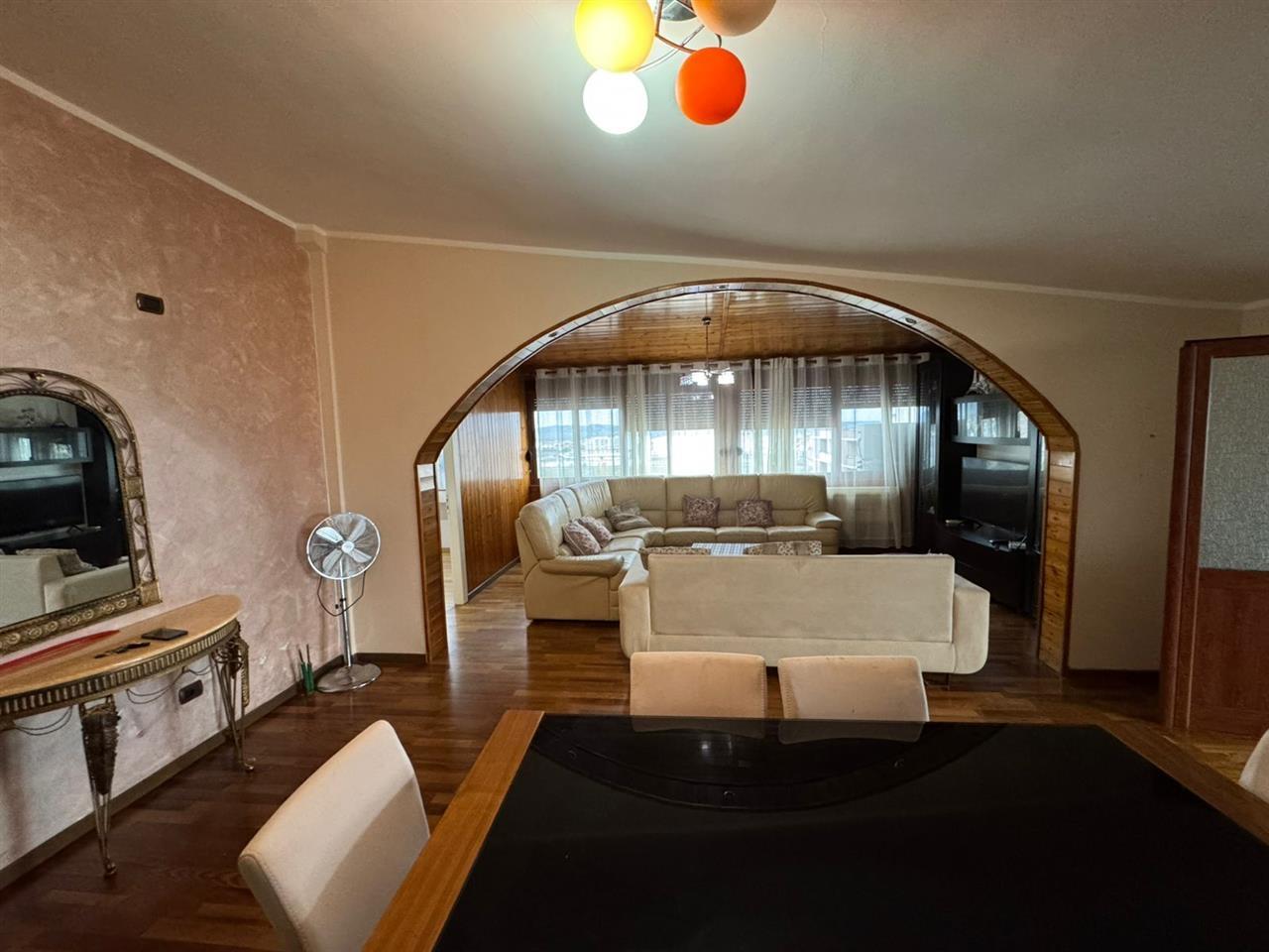 Kavaje,papafingo 3+1 +verande te bollshme,rruga “Kavaljon”.