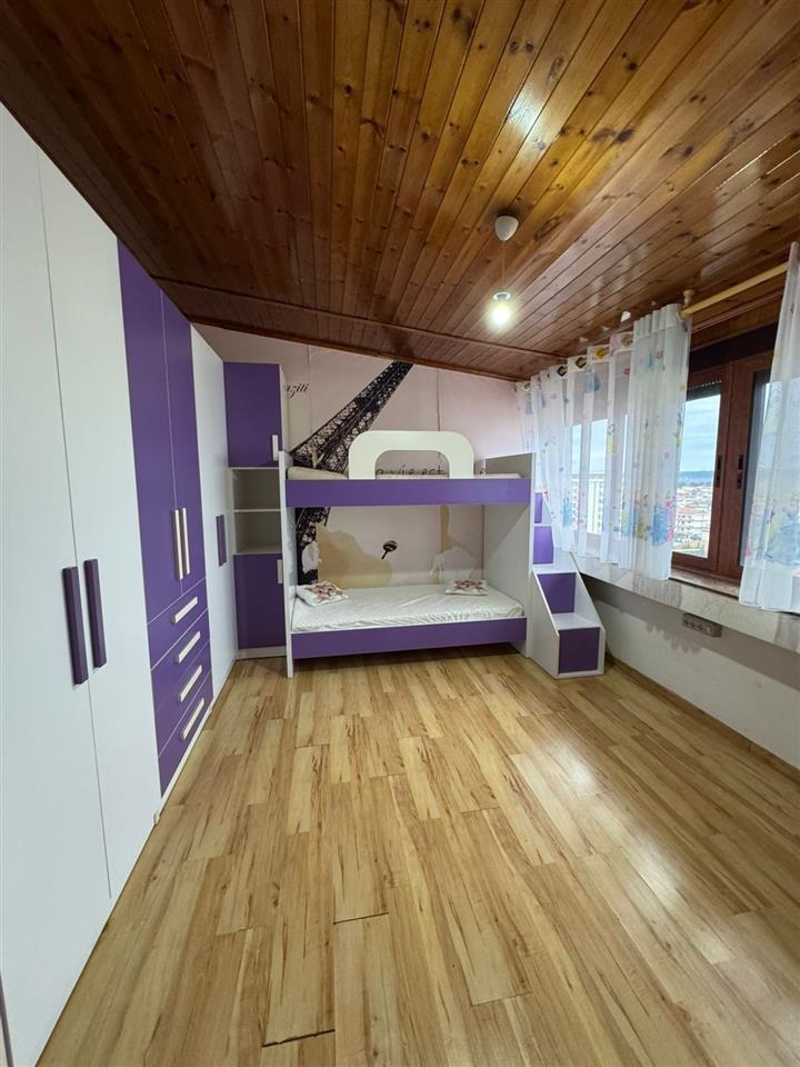 Kavaje,papafingo 3+1 +verande te bollshme,rruga “Kavaljon”.