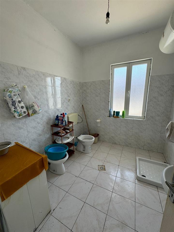 Kavaje,Shitet shtepi private ,zona afer Stadiumit “Besa”.