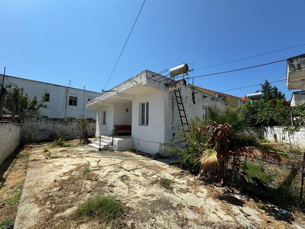 Kavaje,Shitet shtepi private ,zona afer Stadiumit “Besa”.