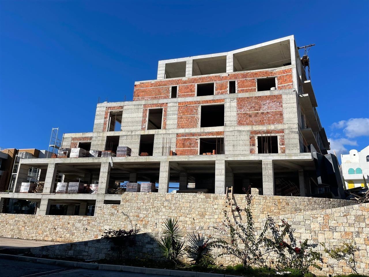 Shitet Apartament 1+1 tek Morina Palase