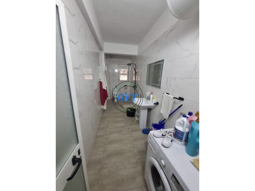 Shitet, Apartament 2+1,Prane Stadiumit, Durres!