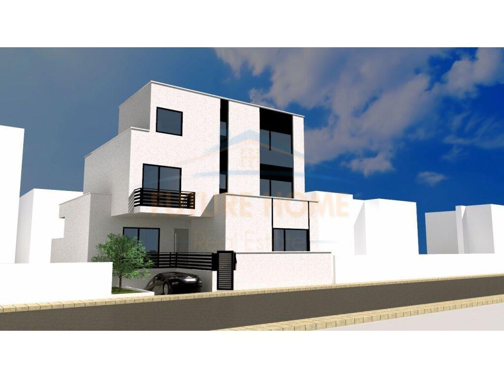 Shitet, Apartament 3+1, Lagjia 18, Korçë