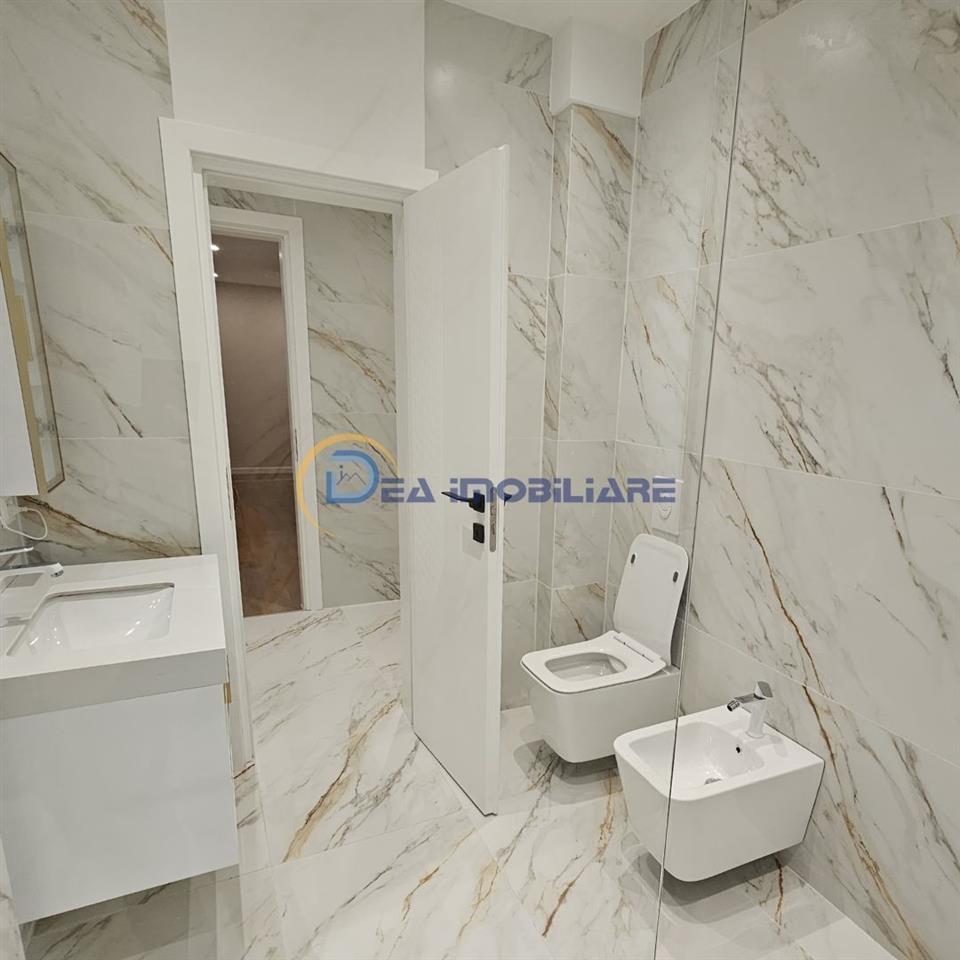 SHITET 2+1 QENDER PALLATI SPORTIT