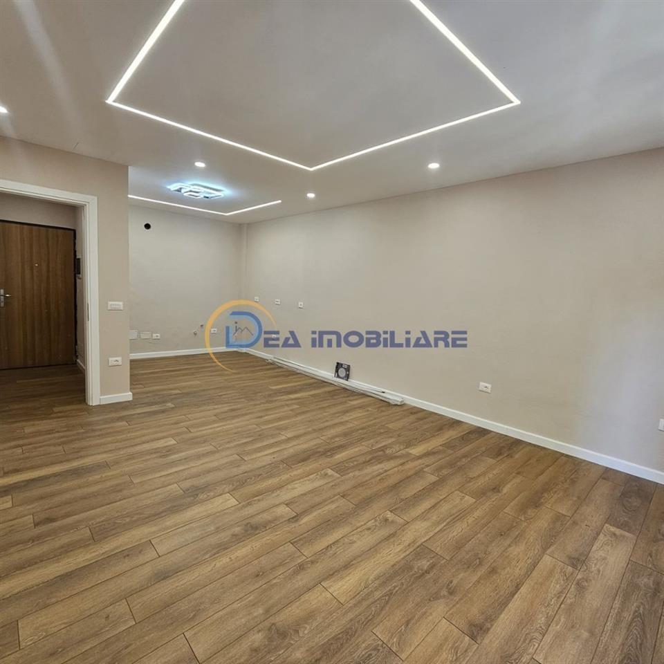 SHITET 2+1 QENDER PALLATI SPORTIT