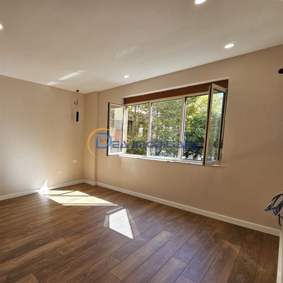 SHITET 2+1 QENDER PALLATI SPORTIT