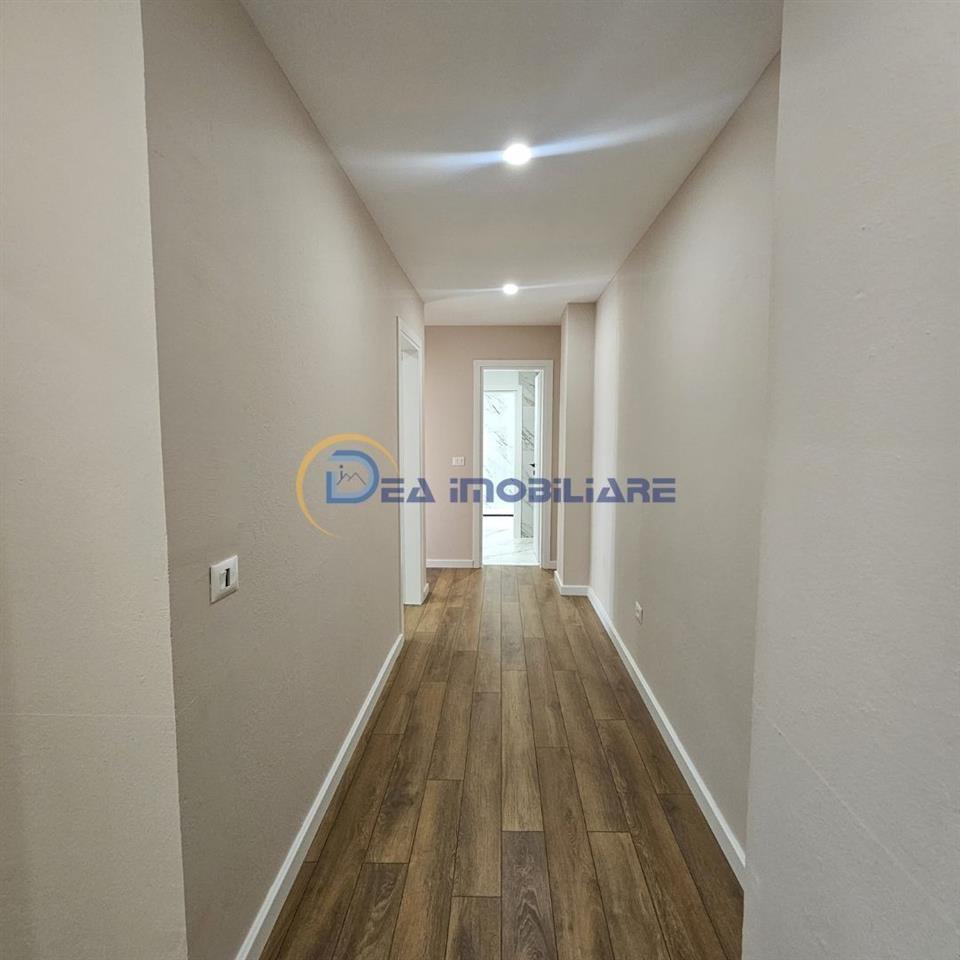 SHITET 2+1 QENDER PALLATI SPORTIT