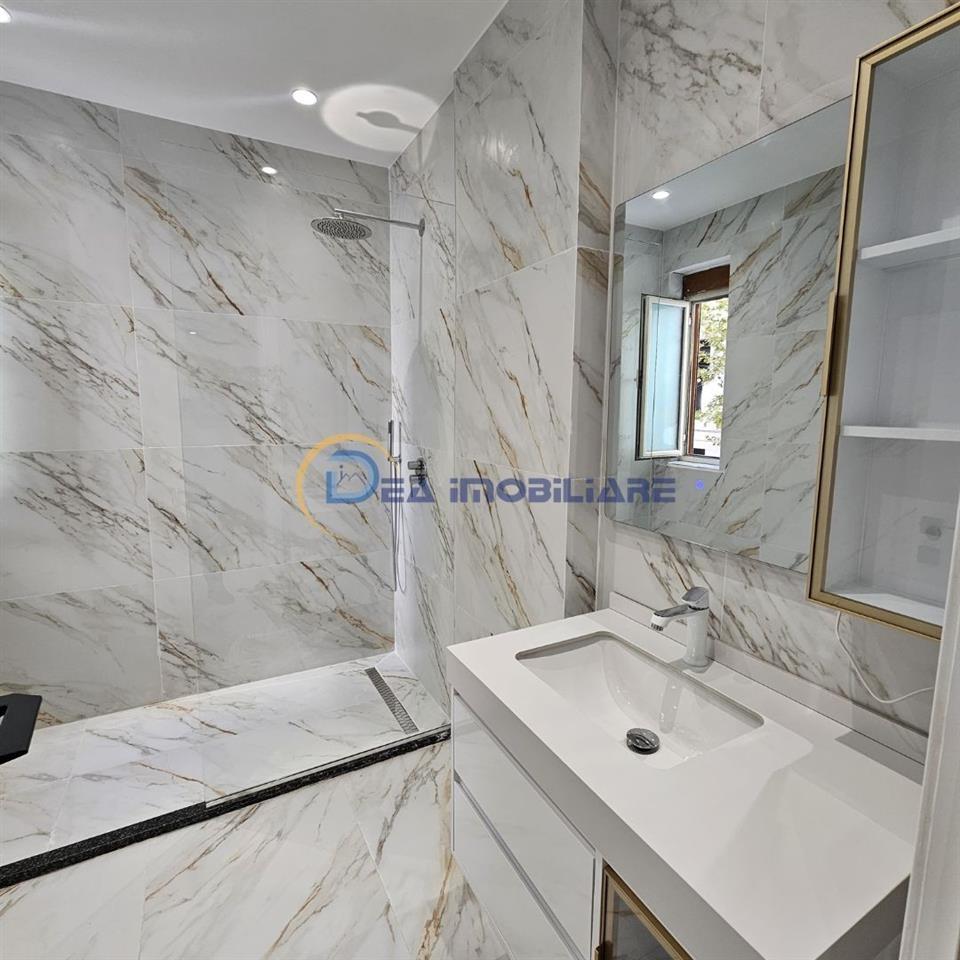 SHITET 2+1 QENDER PALLATI SPORTIT