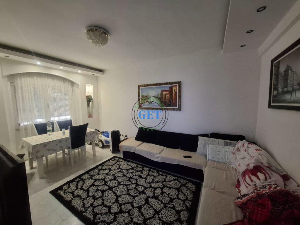 Shitet, Apartament 2+1,Prane Stadiumit, Durres!