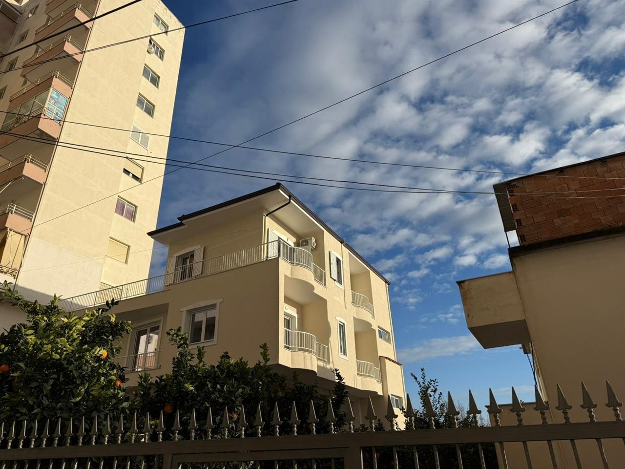 Jepet me qera shtepia 1+1