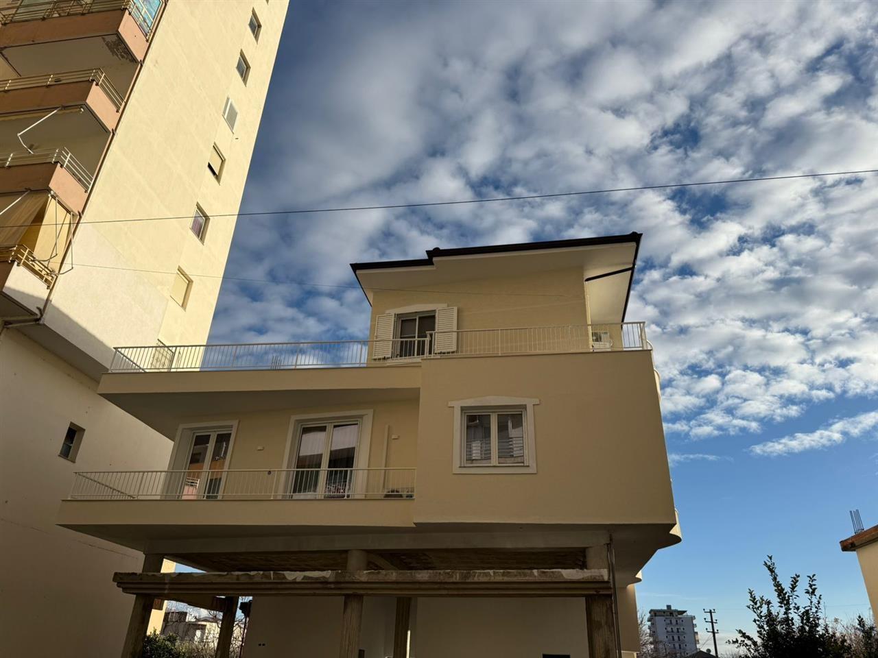 Jepet me qera shtepia 1+1