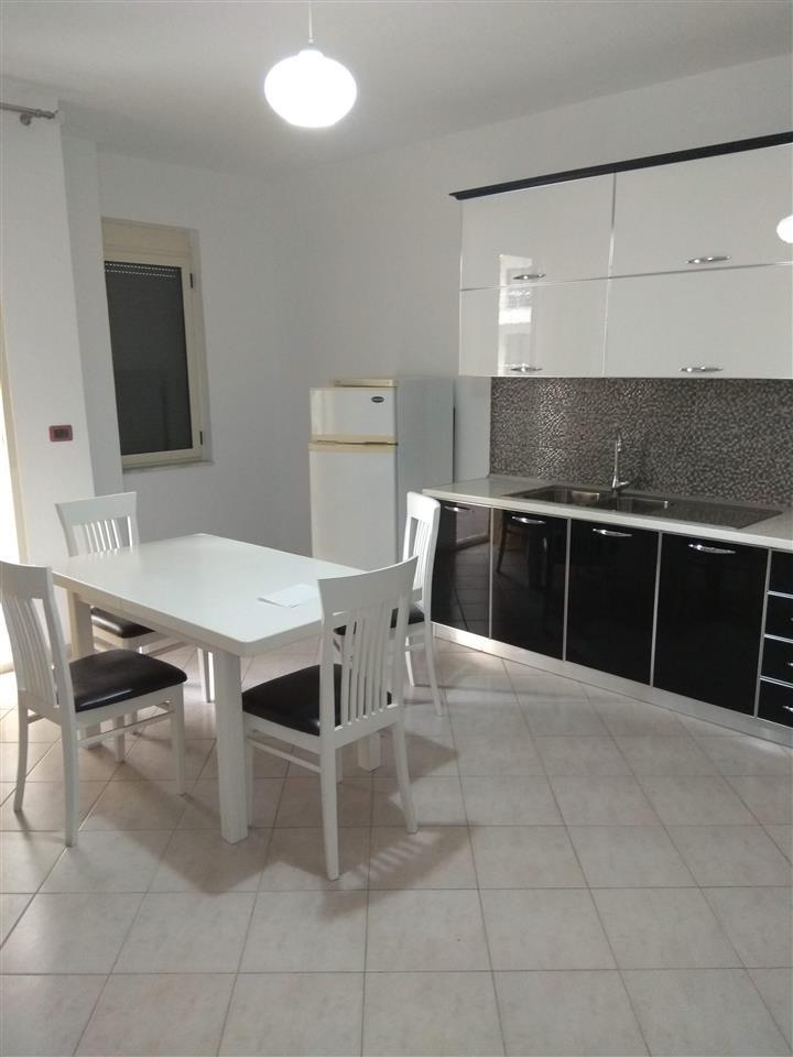 Jepet ap/ment me qera afat te gjate rrota e kuqe plazh