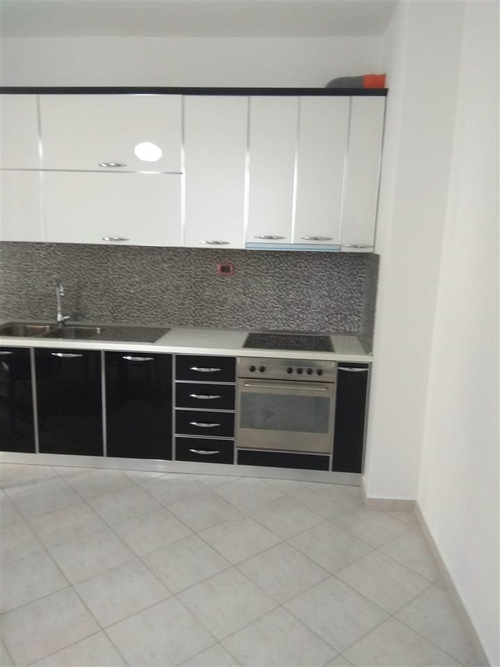 Jepet ap/ment me qera afat te gjate rrota e kuqe plazh