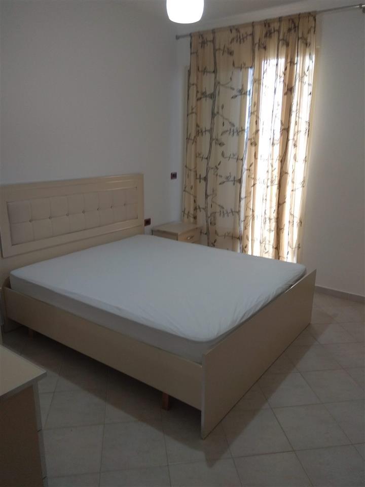 Jepet ap/ment me qera afat te gjate rrota e kuqe plazh