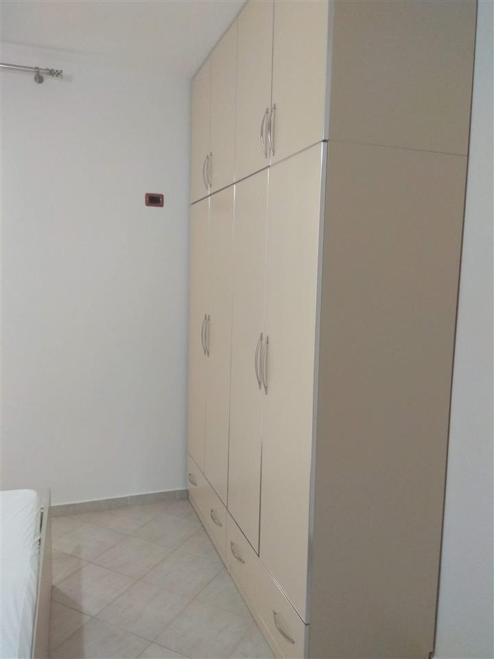 Jepet ap/ment me qera afat te gjate rrota e kuqe plazh