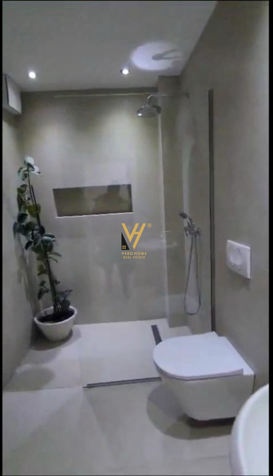 ZYRE 85 M2 ME QERA TE PAZARI I RI 500 EURO