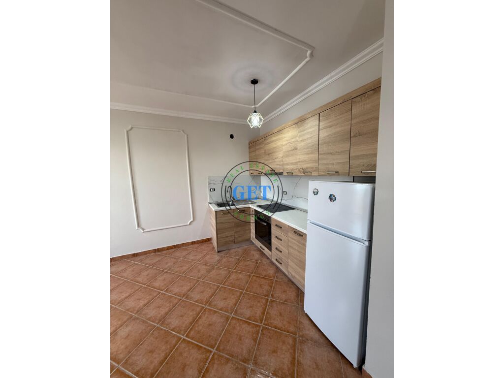 Shitet, Apartament 1+1 Tek Shkembi I Kavajes,