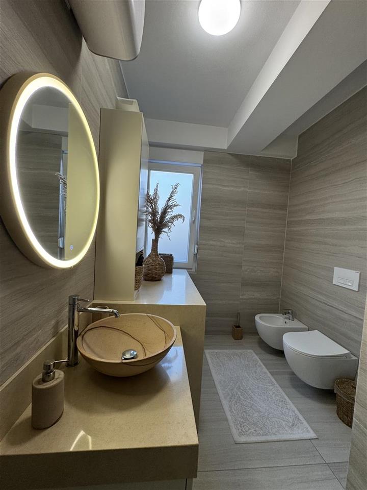 Jepet me qera apartment modern 1+1 i mobiluar