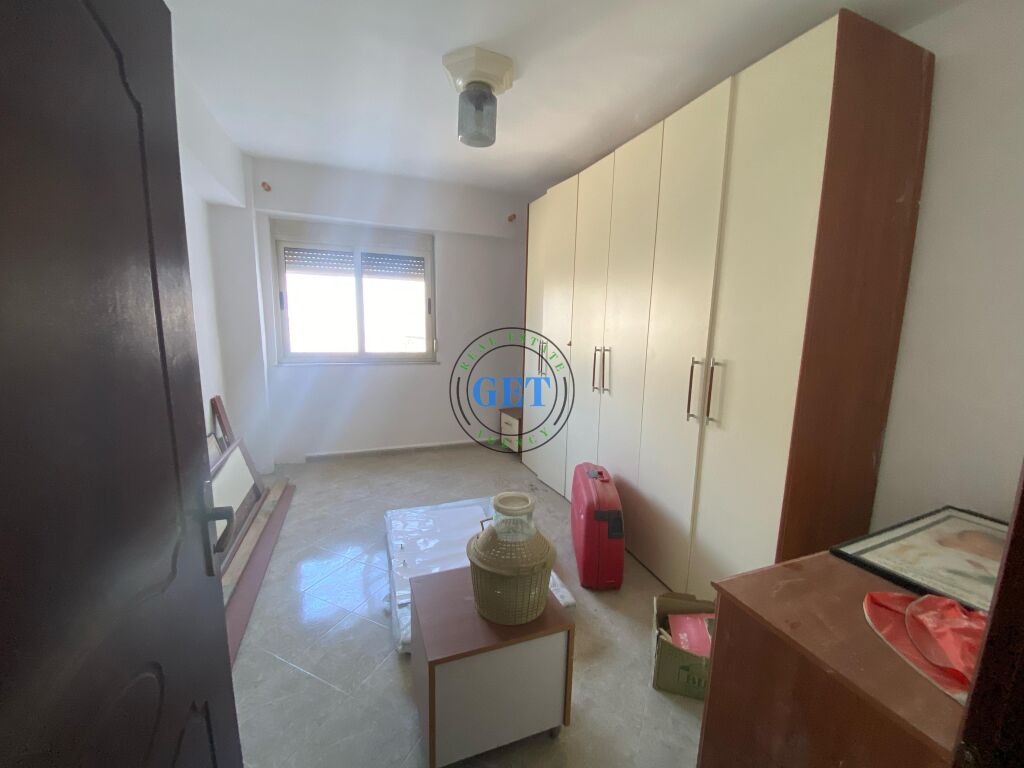 Shitet, Apartament 2+1,Prane Stadiumit, Durres!