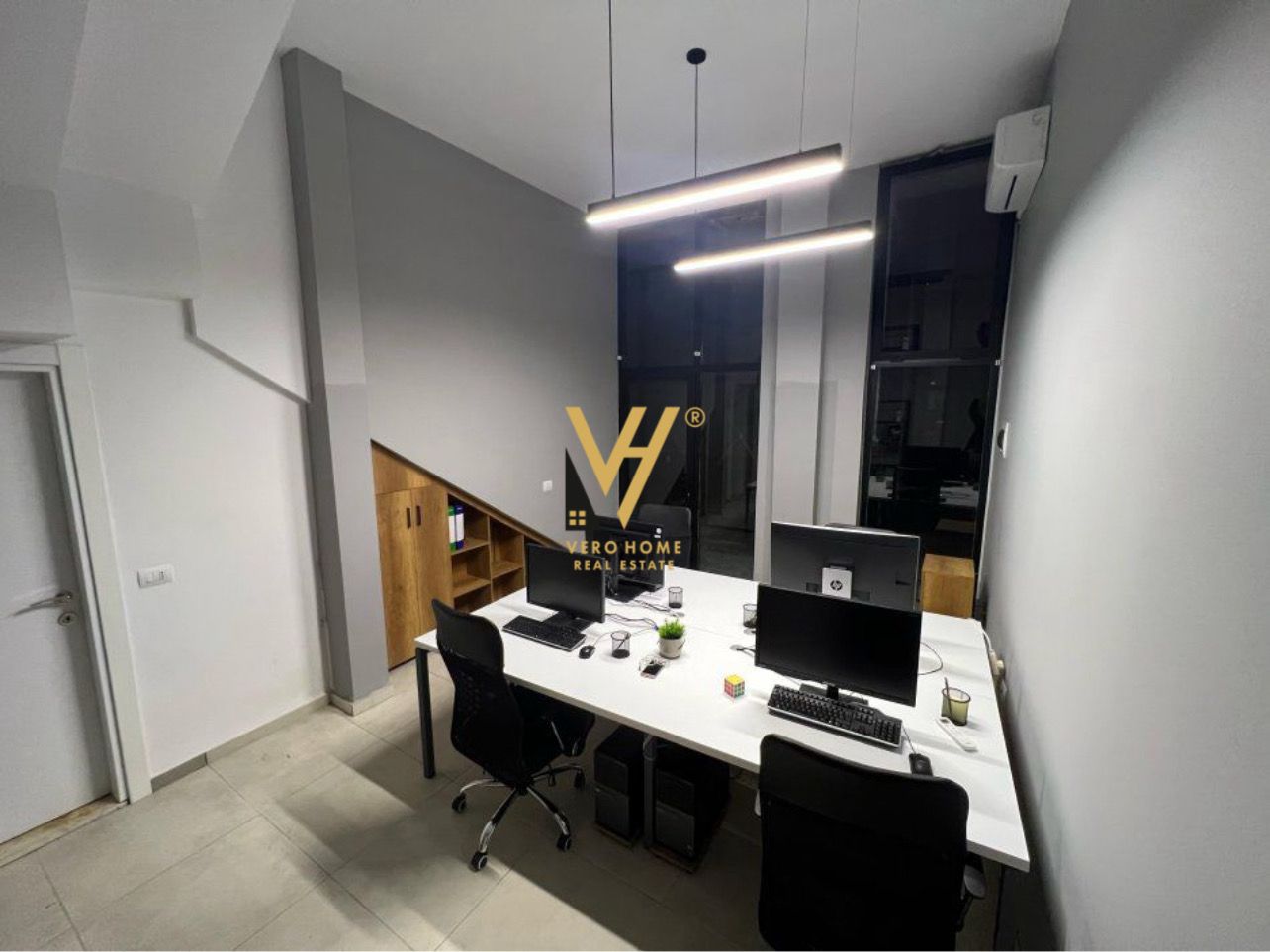 ZYRE 25 M2 ME QERA TE ISH PARKU 300 EURO