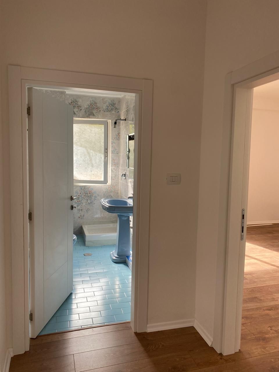 Jepet me qera Apartamenti 2+1 per ambient biznesi